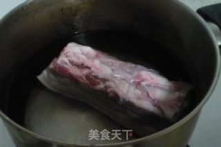 缸豆烧五花肉的做法步骤：2