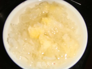 冰糖银耳的做法步骤：2