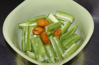 【粤菜】凉瓜黄豆猪骨汤的做法步骤：1