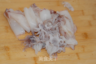 菜椒鱿鱼圈的做法步骤：1
