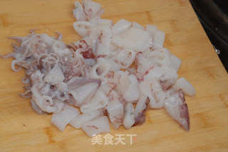 菜椒鱿鱼圈的做法步骤：2