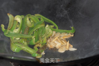 菜椒鱿鱼圈的做法步骤：6