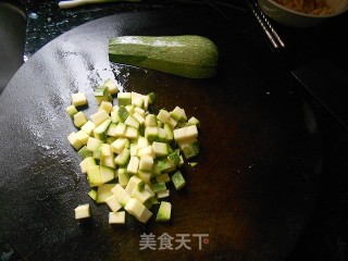 [粤菜] 蟹肉炒饭的做法步骤：1