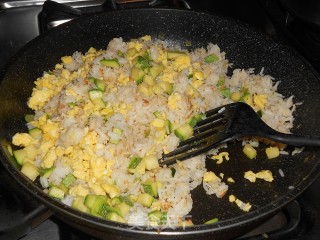 [粤菜] 蟹肉炒饭的做法步骤：10