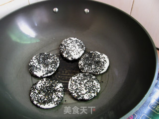 芝麻糯米饼的做法步骤：6