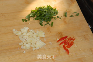 【粤菜】九层塔炒花蛤的做法步骤：1