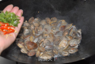 【粤菜】九层塔炒花蛤的做法步骤：5