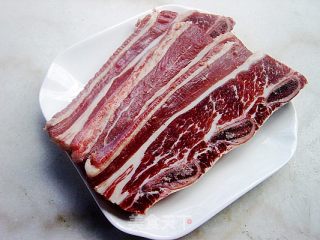 香煎牛仔骨的做法步骤：1