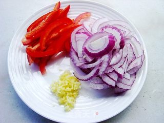 香煎牛仔骨的做法步骤：3