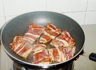 香煎牛仔骨的做法步骤：4