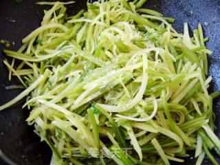 芹菜炒土豆的做法步骤：5