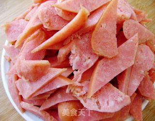 玉米肠炒瓜片的做法步骤：2
