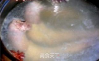 香辣鸭颈的做法步骤：1