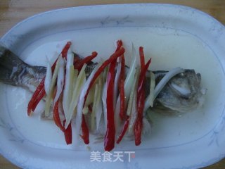 【粤菜】清蒸鲈鱼的做法步骤：11