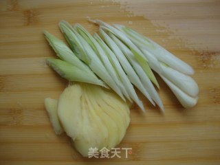 【粤菜】白切鸡的做法步骤：2