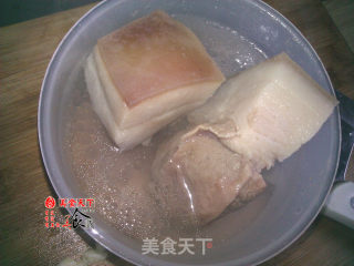 家常菜：回锅肉的做法步骤：1