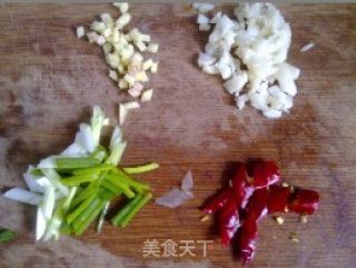 炝生菜的做法步骤：2