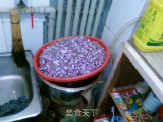 油煎紫藤花饼的做法步骤：1