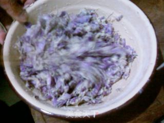 油煎紫藤花饼的做法步骤：4