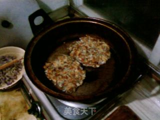 油煎紫藤花饼的做法步骤：9