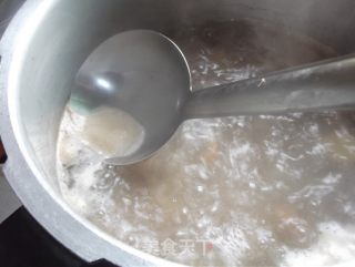 【粤菜】牛大力土茯苓猪骨汤的做法步骤：5