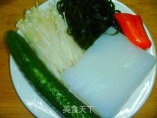 【粤菜】海带金针拌凉粉的做法步骤：1