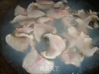 豆芽鱼片汤的做法步骤：3