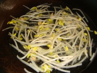 豆芽鱼片汤的做法步骤：5