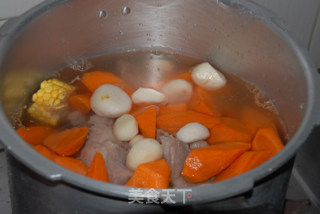 【粤菜】胡萝卜玉米马蹄汤的做法步骤：7