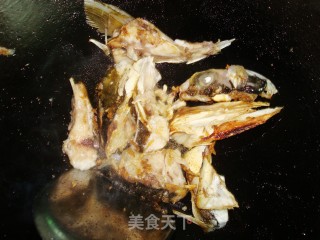 【粤菜】--鱼头焖豆腐的做法步骤：8