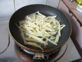 土豆炒香干的做法步骤：4