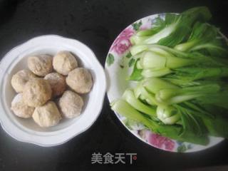 牛肉丸青菜汤的做法步骤：1