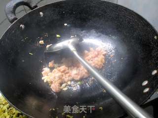 酸菜炒碎肉的做法步骤：5