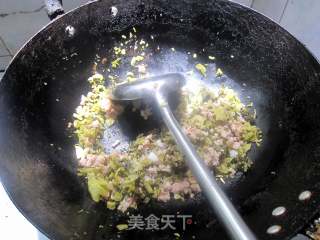 酸菜炒碎肉的做法步骤：7