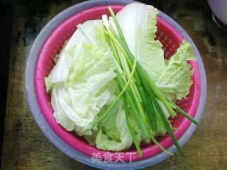 【粤菜】白菜泡鸡汤的做法步骤：1