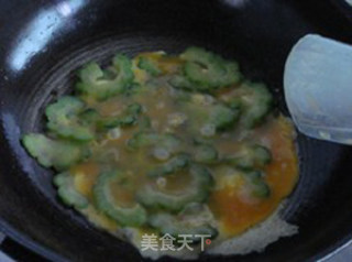 凉瓜滑蛋的做法步骤：4