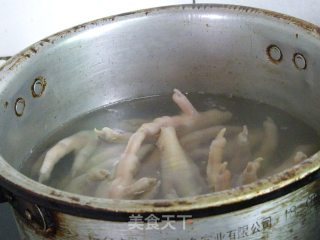 蒜容鸡脚：的做法步骤：3