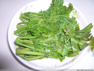 香椿馅蒸饺的做法步骤：2