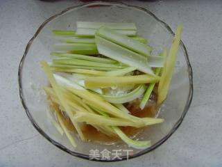 【粤菜】：虾仁肠粉的做法步骤：5