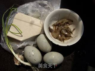 下酒消暑好菜---皮蛋拌豆腐的做法步骤：1