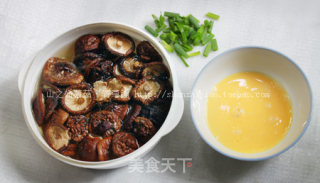 懒人食谱——香菇炒蛋的做法步骤：1