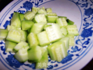 清炒杏仁鸡丁的做法步骤：2