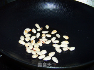 清炒杏仁鸡丁的做法步骤：4