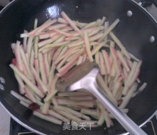 炒西瓜皮的做法步骤：2