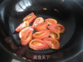 鲜虾番茄蛋汤的做法步骤：2