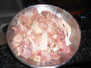 啫啫滑鸡煲的做法步骤：1