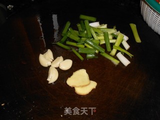 啫啫滑鸡煲的做法步骤：3