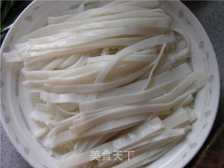 【粤菜】干炒牛河的做法步骤：2