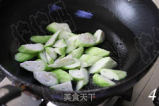 鲜得掉眉毛的一碗清素汤 丝瓜皮蛋豆腐汤的做法步骤：4