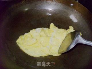 家常小炒--韭菜花炒鸡蛋的做法步骤：4